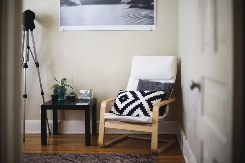 Sala de estar — Casa reformada com 2 suítes no Parque Estoril