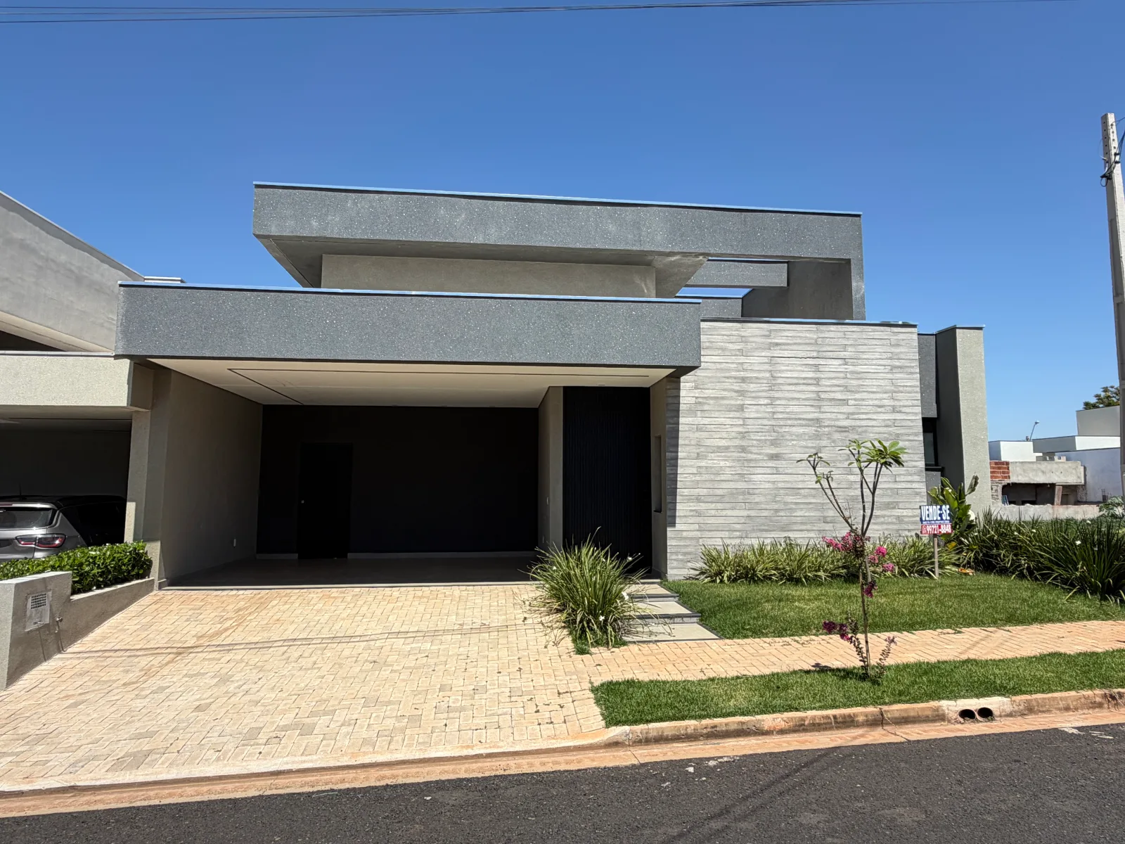 Casa de 3 Suítes à Venda no Condomínio Village Provence – Zona Sul